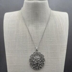 Liz Claiborne Necklace Silver Tone Filigree Pendant Statement Chain Womens‎ 18"